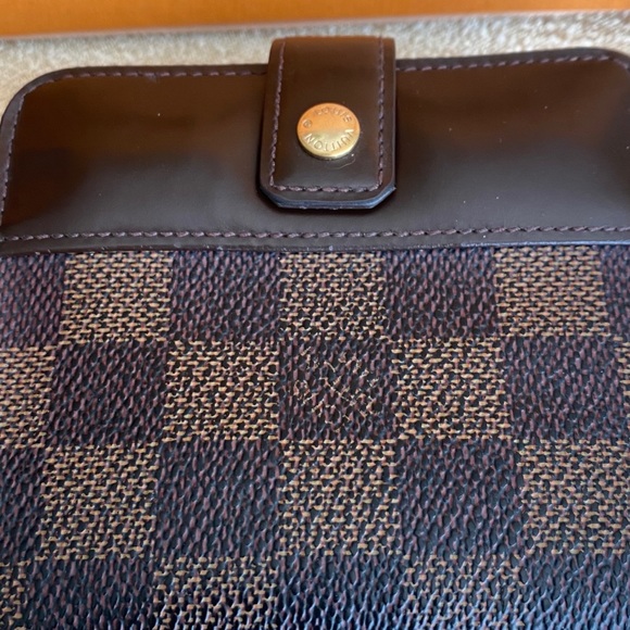 Authentic LV Damier Ebene compact wallet - Picture 1 of 13